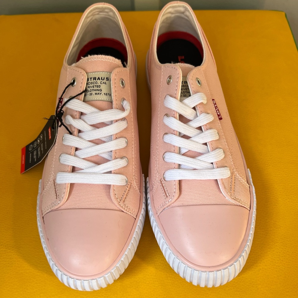 Levi’s Women’s Anika C shoes pink size 8